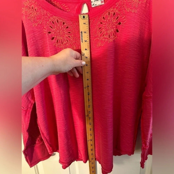 FREE PEOPLE Intimately SMALL Pink Embroidered Oversized Backless Cut Out Raw Hem - Picture 10 of 11